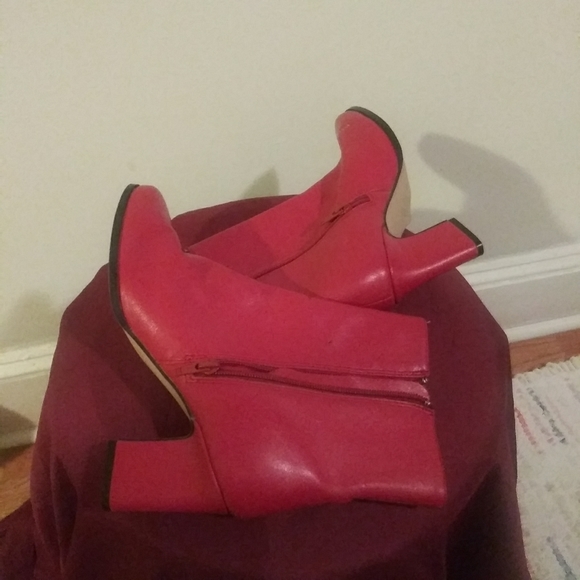 Shoes - Picture 1 of 2